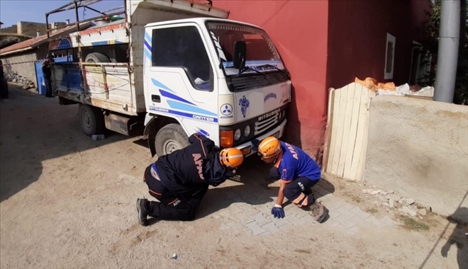 Süt Topladığı Aracın Altında Kaldı