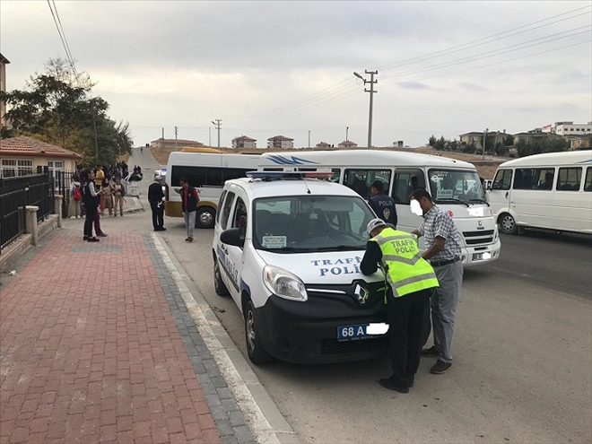 Emniyet okul çevresindeki iş yerlerinde denetim yaptı.