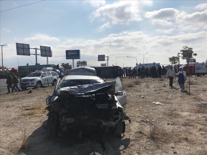 AKSARAY OSB KAVŞAĞINDA KAZA 6 YARALI