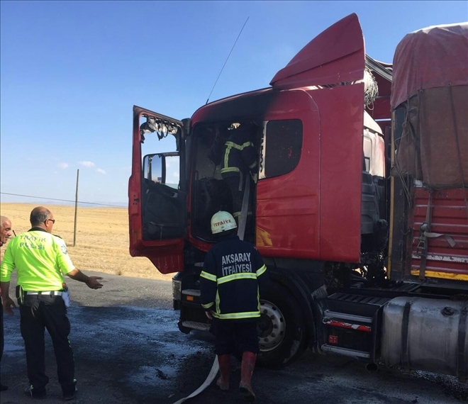 TIR seyir halindeyken alev aldı