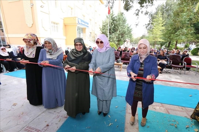 IŞIL MANTI DİYANET KIZ GENÇLİK MERKEZİNİN AÇILIŞINI YAPTI