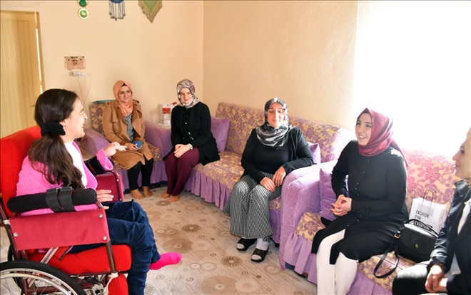 BELEDİYE BAŞKANI´NIN EŞİ MERVE DİNÇER´DEN ANLAMLI ZİYARET