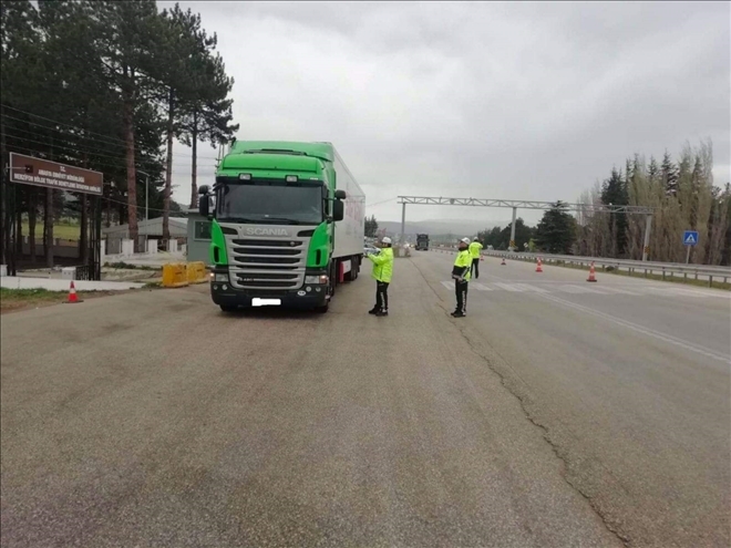 Şehirlerarası Yük Taşıyan Araçlar Denetimden Geçti