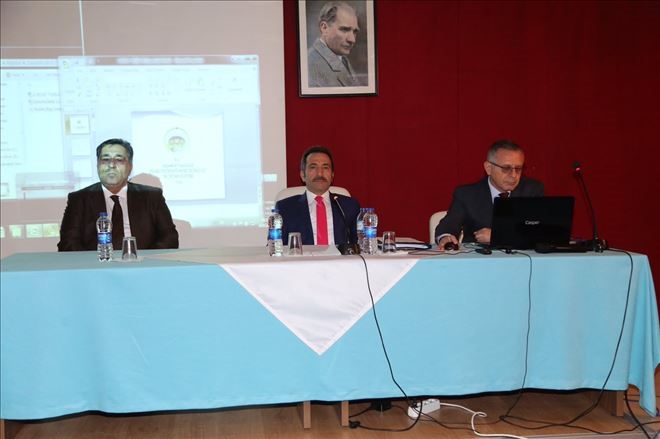 Vali Ali Mantı  muhtarlara  başarılar diledi.