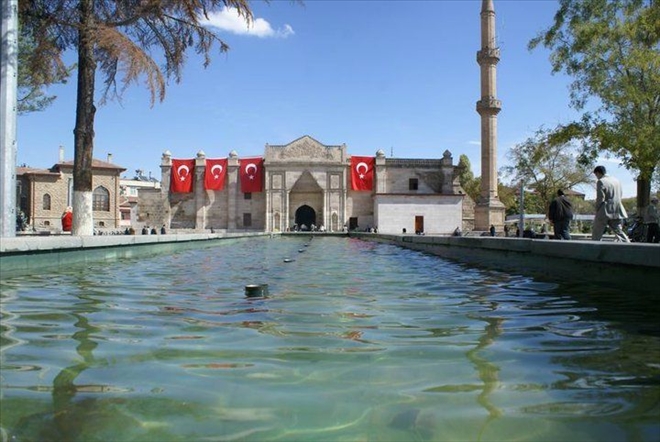 Beraat Kandilinde Camiler Doldu Taştı
