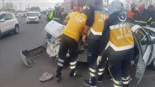 Trafik Kazasında 3 Kişi Ağır Yaralandı