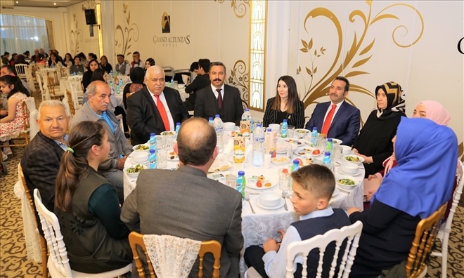 Vali Ali Mantı Huzurevinde Ailelerle İftara Katıldı! 