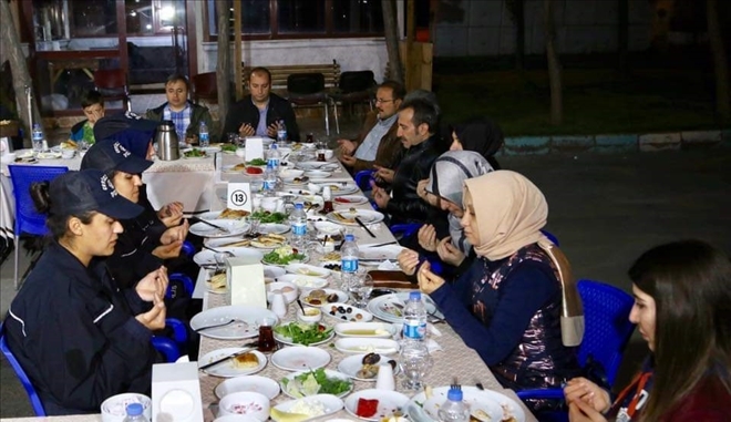 Vali Ali Mantı Polislerle Sahur Yaptı!