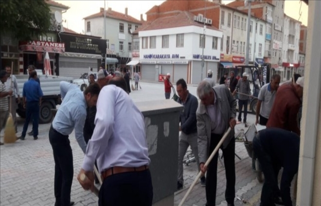 Belediye Yönetiminden Sokak Temizliğine Yardım!