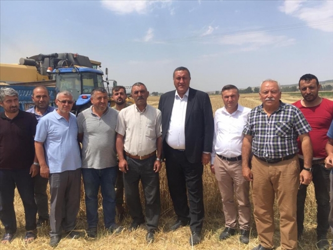 Çiftçi tüccarın ayağına gidiyor