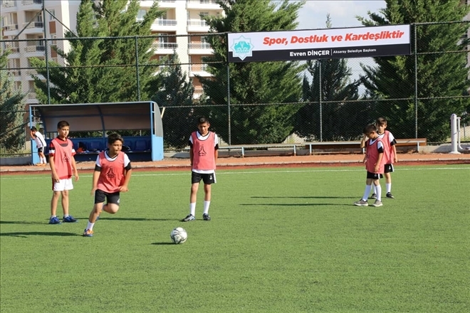 YAZ SPOR OKULUNDA ÖĞRENCİLER ÖĞRENİRKEN EĞLENİYOR