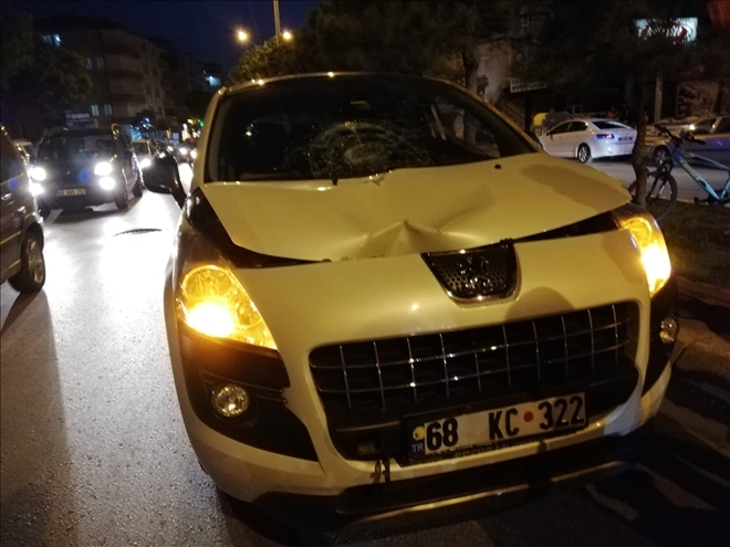 Otomobilin çarptığı bayan hayatını kaybetti