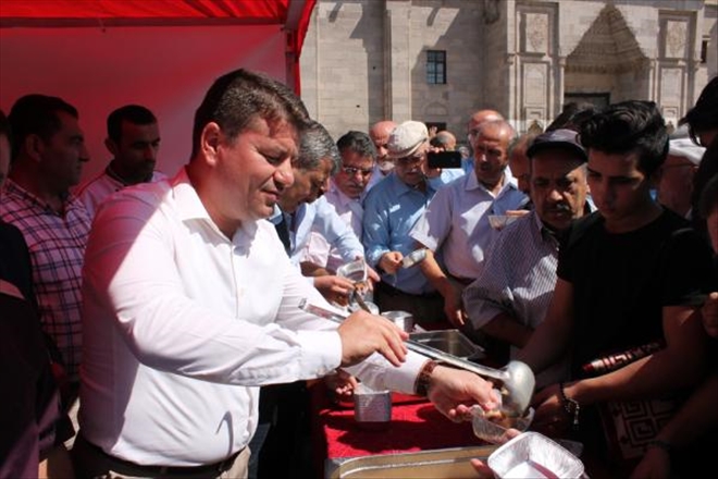 Belediyeden Aşure Dağıtımı