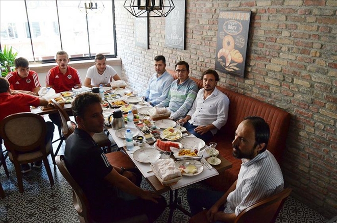 Kahvaltıda Birlik Mesajı!