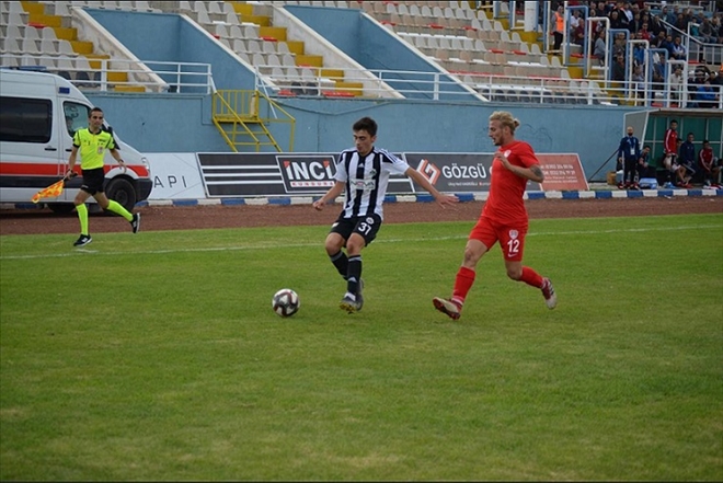 Genç Futbolcu Oynadığı Futbolla Göz Doldurdu