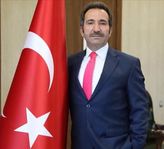 VALİ MANTIDAN MUHTARLARA ÖVGÜ