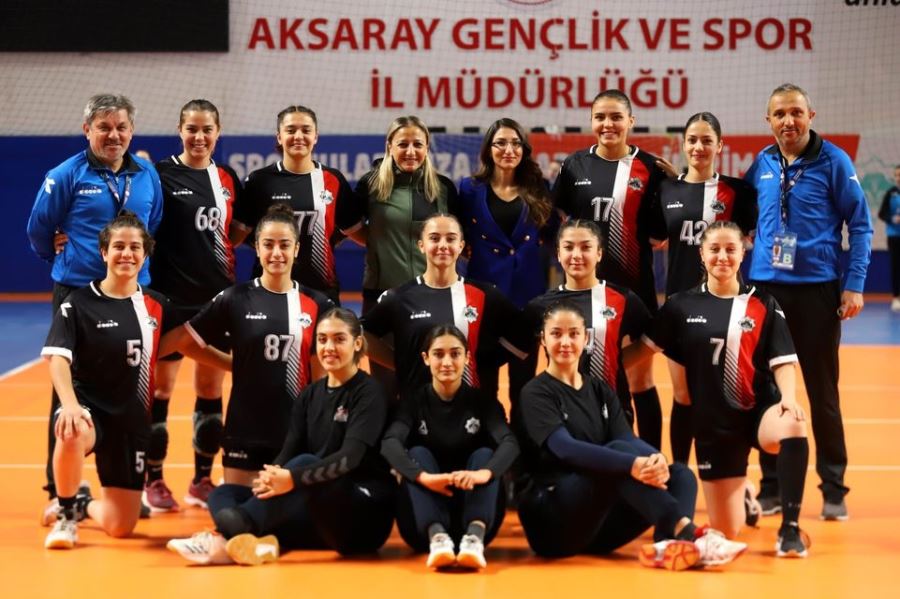 AKSARAY BELEDİYESPOR HENTBOLDE  ÇOK GENÇ KADROYLA MÜCADELE EDİYOR.