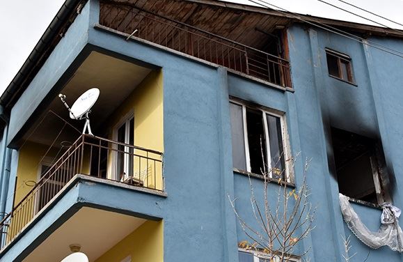 AKSARAYDA SOBAYA BENZİN DÖKÜLMESİYLE TV PATLADI 5 YARALI