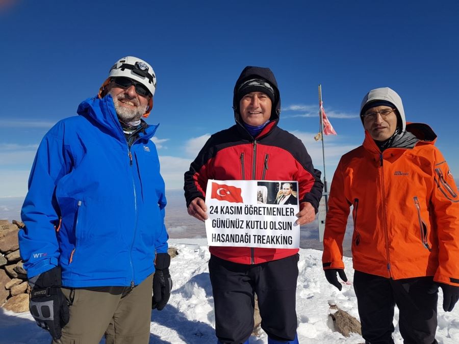 AKSARAYLI DAĞCILAR ÖĞRETMENLER GÜNÜNÜ HASANDAĞI ZİRVESİNDE KUTLADILAR.