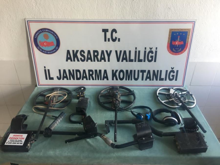 AKSARAY ESKİLDE KAÇAK KAZI YAPAN 3 DEFİNECİ SUÇÜSTÜ YAKALANDI