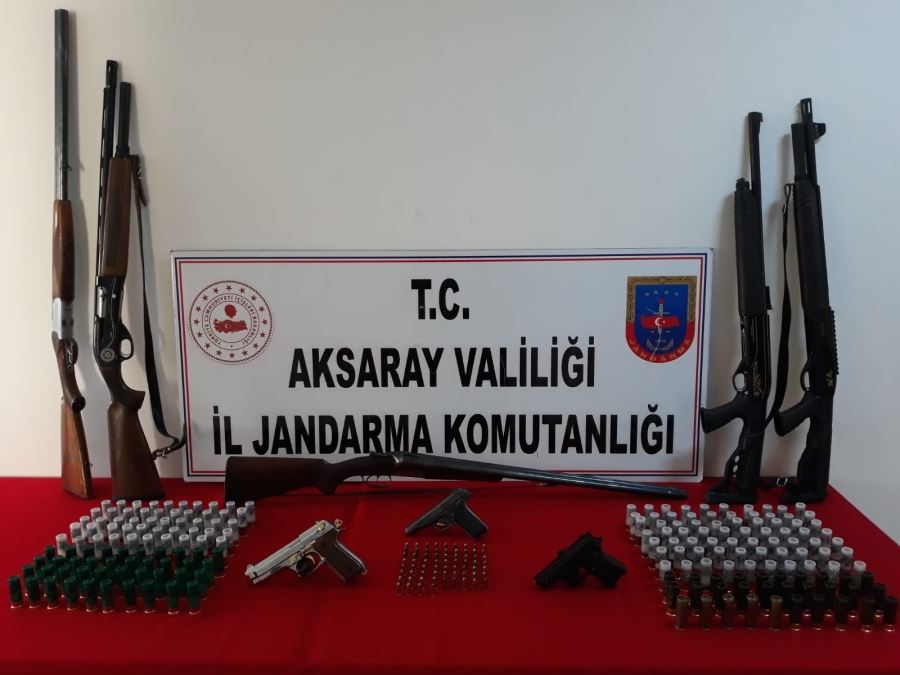 AKSARAYDA RUHSATSIZ AV TÜFEKLERİ ELE GEÇİRİLDİ.