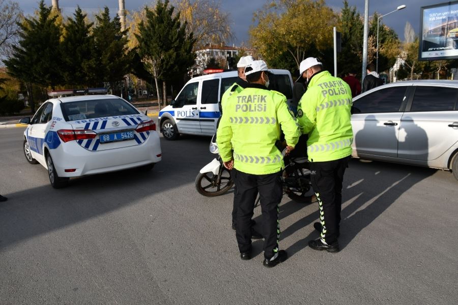 AKSARAY B.BÖLCEKTE ÇEVREYE RAHATSIZLIK VEREN MOTOSİKLET SÜRÜCÜSÜNE CEZA YAZILDI.