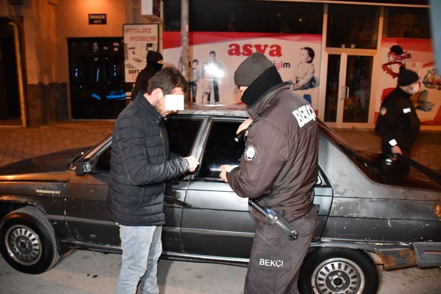 AKSARAY MERKEZDE HEM SOKAĞA ÇIKTI HEMDE ALKOLLÜ ÇIKTI.