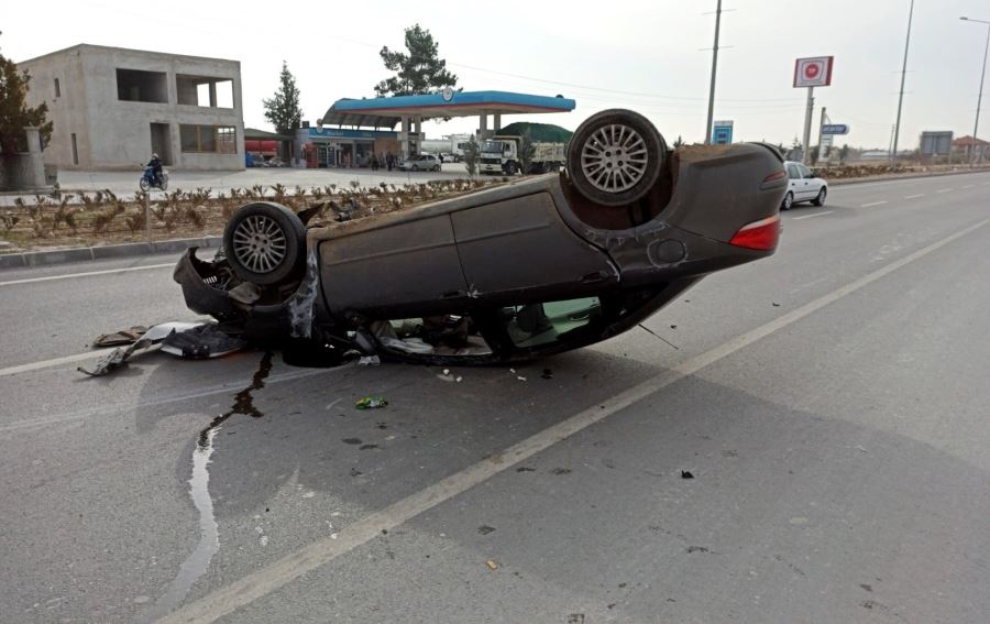 AKSARAY-KONYA YOLUNDA  OTOMOBİL TAKLA ATTI: 2 YARALI