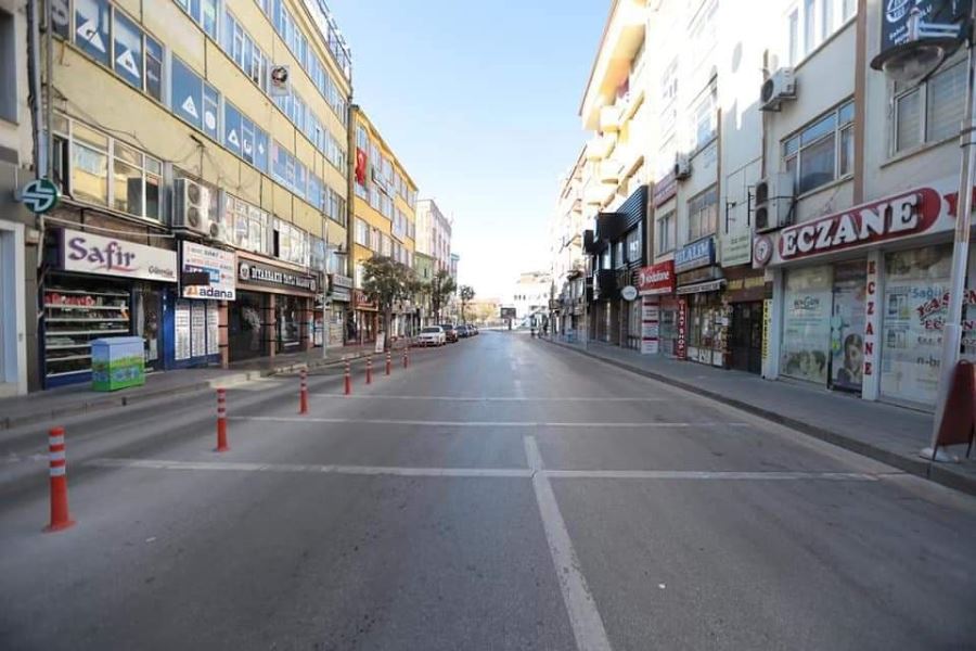 AKSARAYDA KISITLAMAYA UYULUYOR.
