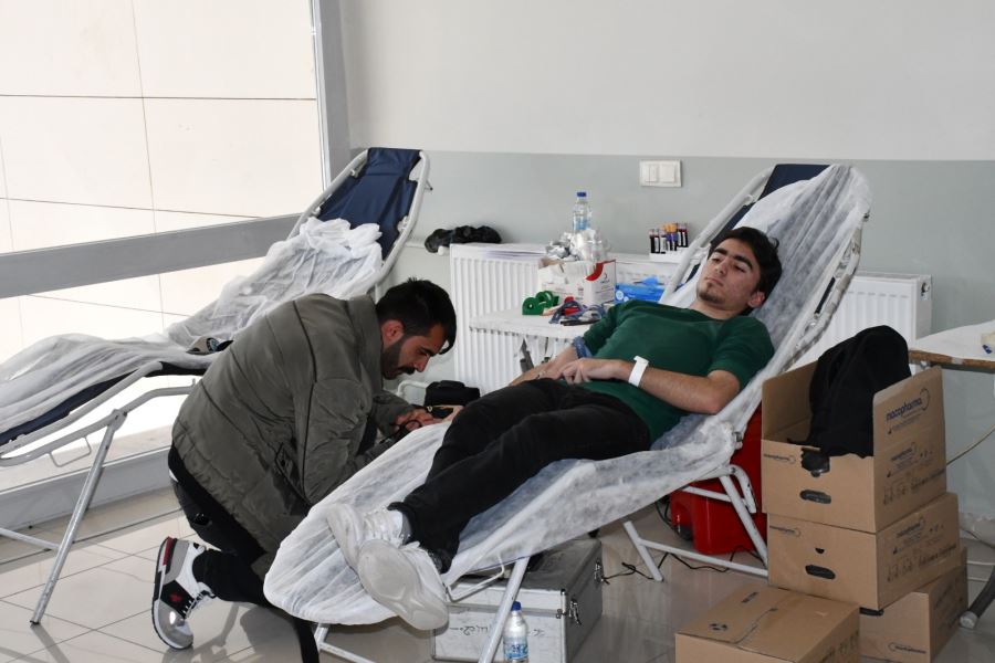 Öğrencilerden Kan Bağışı