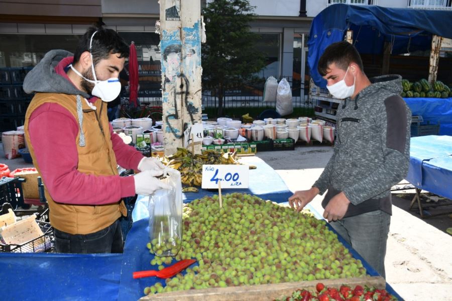 Pazarcılık Yapan Sağlıkçı Genç Yardım Etmek İstiyor