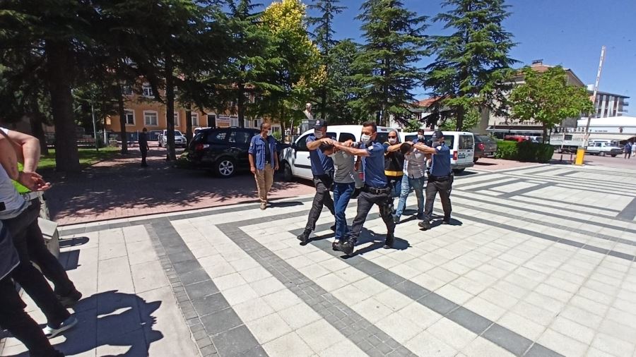 AKSARAY -AĞAÇÖRENDE HIRSIZLIK FAİLLERİ YAKALANDI