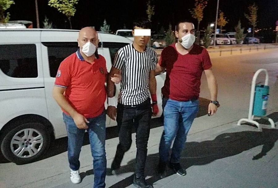 AKSARAYDA İKİ GENCİN KAVGASI KANLI BİTTİ
