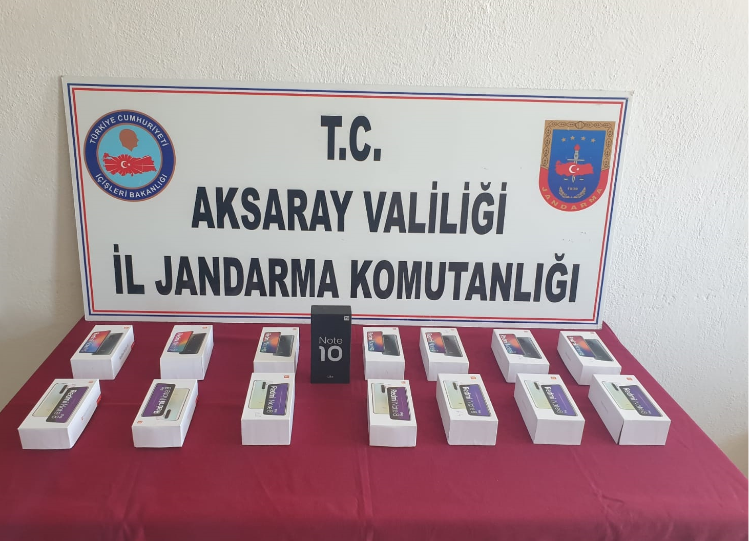 AKSARAY ESKİLDE FATURASIZ CEP TELEFONLARI ELE GEÇİRİLDİ