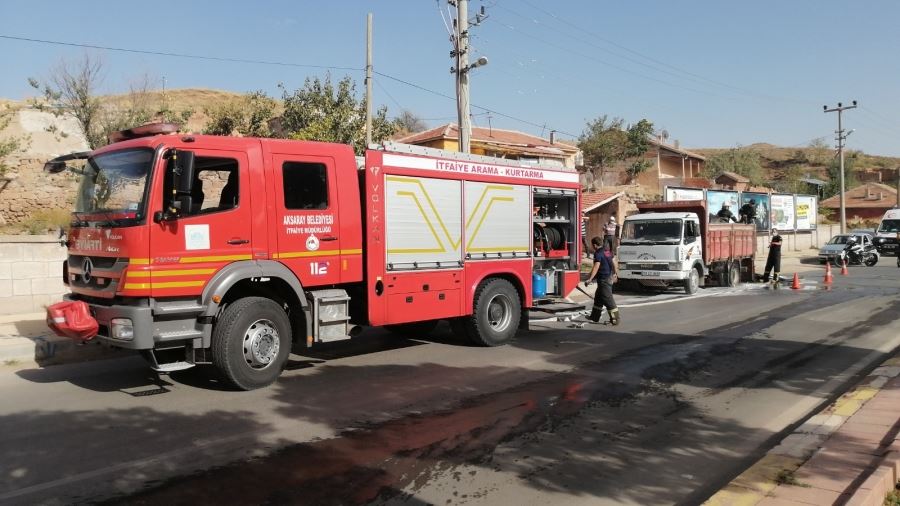 AKSARAY ZAFER MAHALLESİNDE HURDA YÜKLÜ KAMYON YANDI