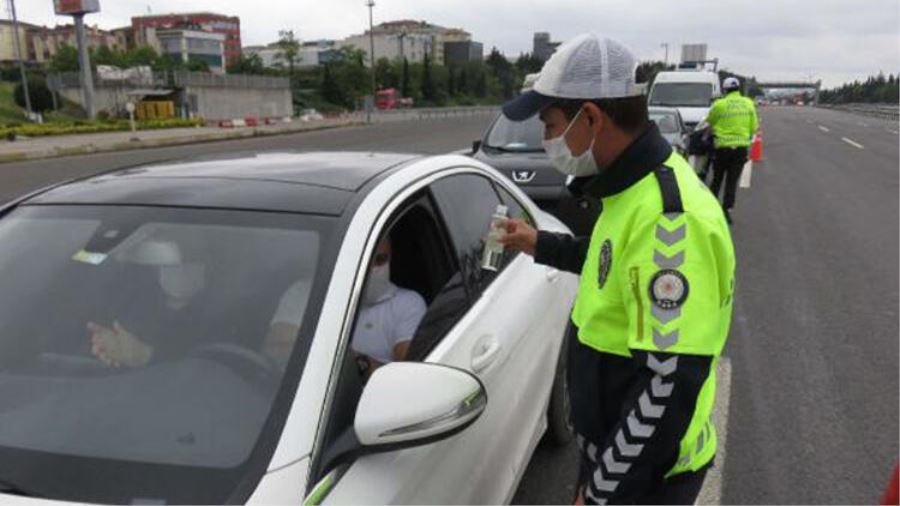 AKSARAY TRAFİK DENETLEME EKİPLERİNDEN SÜRÜCÜLERE ANLAMLI DAVRANIŞ