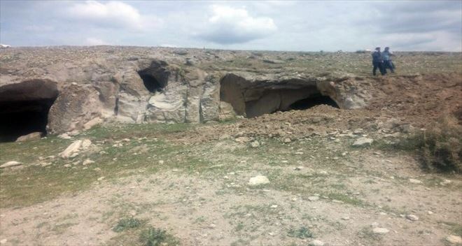 AKSARAYDA KAÇAK KAZI YAPAN 2 ŞÜPHELİ YAKALANDI