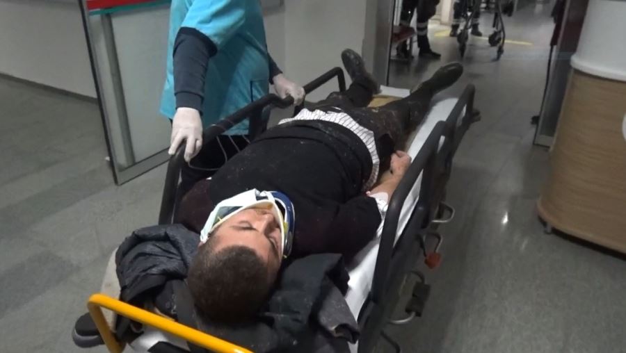 Niğde – Ankara Otoyolu Ortaköy Mevkiinde Otomobil Şarompole Devrildi. 1 Yaralı