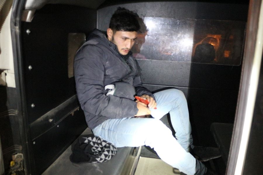 AKSARAY TAŞPAZARDA BEKÇİLERDEN KAÇAN GENÇ ASKERLİK YOKLAMA KAÇAĞI ÇIKTI.