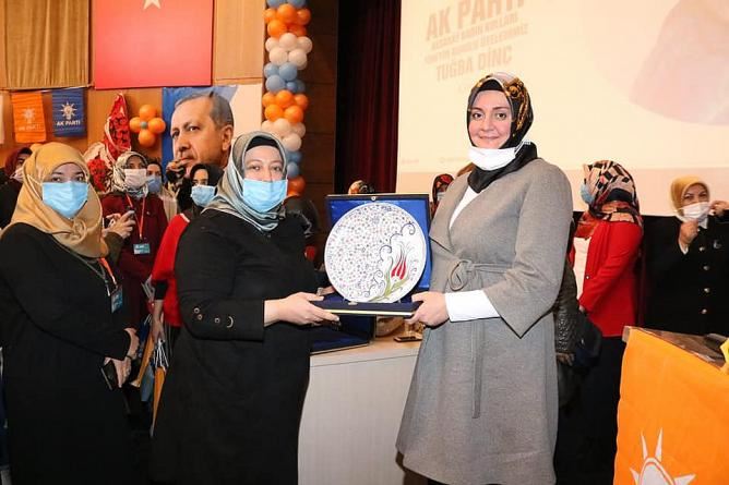 AKSARAY AK PARTİ KADIN KOLLARINDA  YENİDEN GÖREVE FERHAN POLAT SEÇİLDİ.