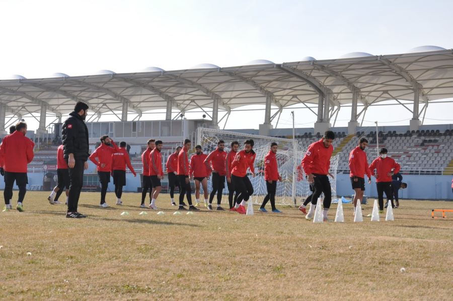 AKSARAYSPOR LİDERLİĞİNİ DEVAM ETTİRMEK İSTİYOR.