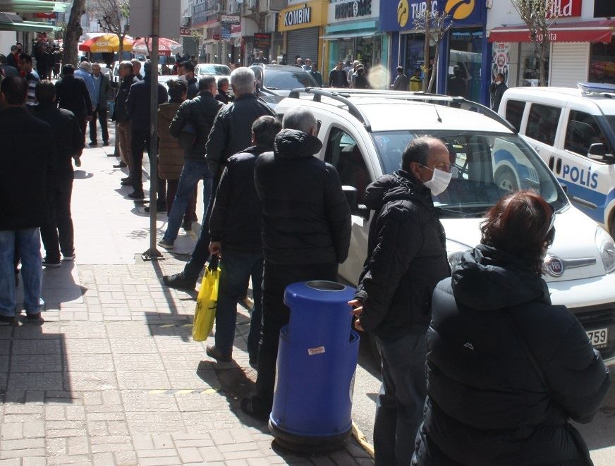 AKSARAYDA CORONAVİRÜS ÖNLEMLERİNE BANKALARDA UYULUYORMU.