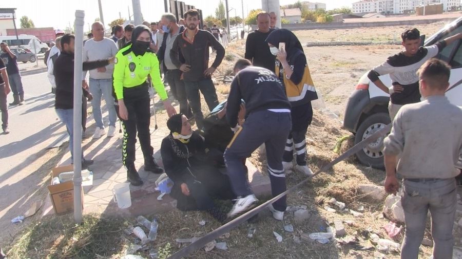 AKSARAY SULTANHANLIDA KAZA . 5 KİŞİ YARALANDI.!