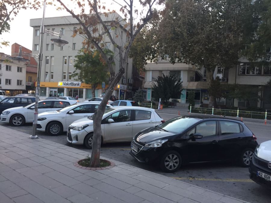 AKSARAYDA  ARAÇ PARKLARI ŞEHRİ OLUMSUZ GÖSTERİYOR.!