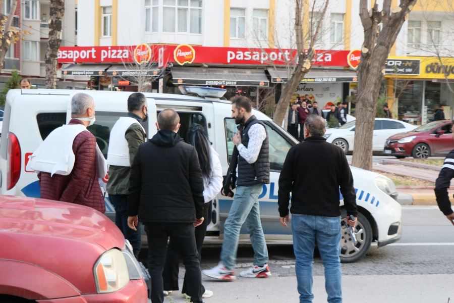 AKSARAYDA SİLAHLI KAVGA. 1 KİŞİ YARALANDI. POLİSLER ZOR ANLAR YAŞADI.!