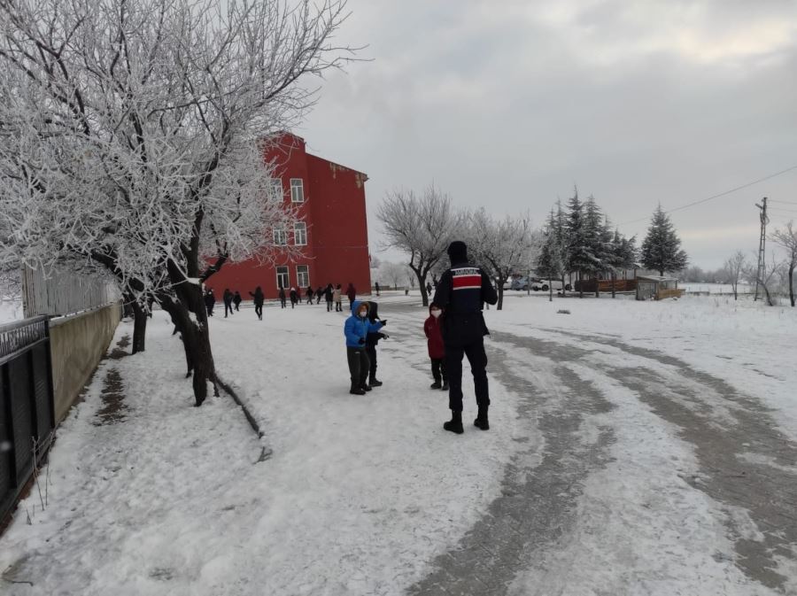 AKSARAY AGAÇÖREN JANDARMASINDAN  OKUL ÇEVRESİ KONTROLU.!