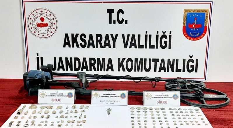 AKSARAYDA TARİHİ ESER KAÇAKÇILIĞI.DEDEKTÖR VE SİKKELER ELE GEÇİRİLDİ.!