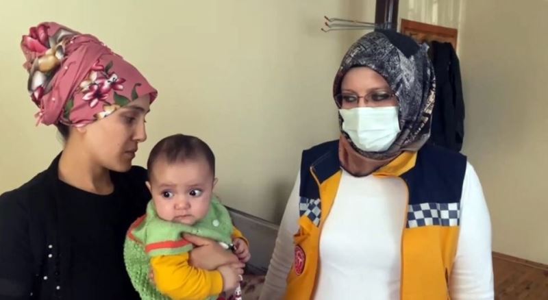AKSARAYDA HAYAT KURTARAN 112 GÖREVLİSİ  BEBEĞİ ZİYARET ETTİ