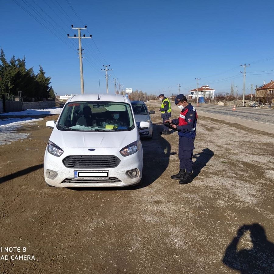 AKSARAY JANDARMASINDAN SÜRÜCÜLERE HIZ UYARISI