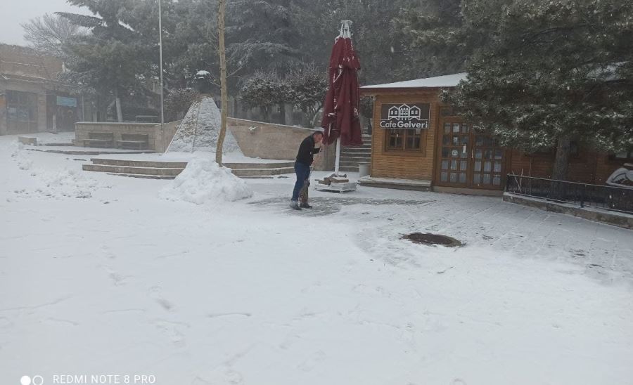 AKSARAY-GÜZELYURTTA KAR YAĞIŞI ETKİLİ OLDU.